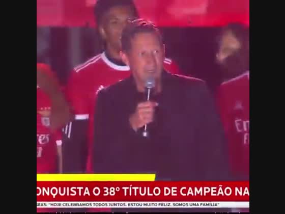 Recorde o discurso de Roger Schmidt nos festejos do título do Benfica