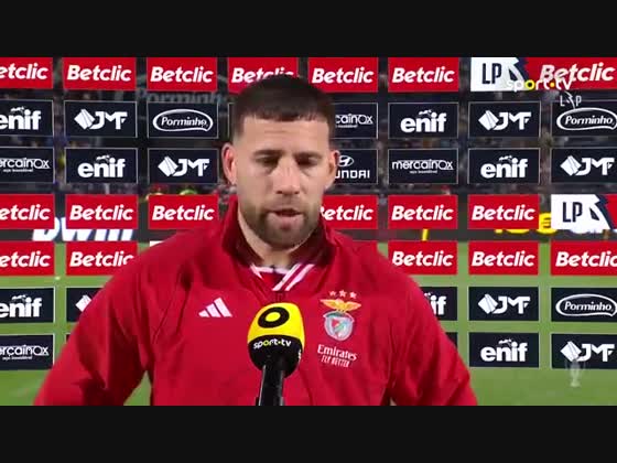 Jogador do Benfica 'arrasa' comunicação do Clube da Luz, após derrota
